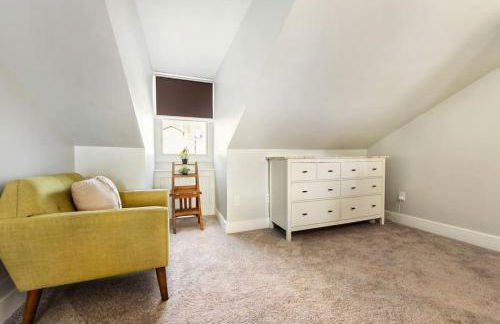 HostWise Stays - The Alpine - Family Friendly, Great Area, 3BR Home - Foto 37