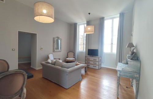 Suite de Rêve au Château avec Bain Caché - Accès Bassin de Nage - Clim - Foto 7