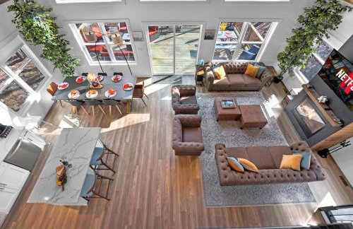 Chalet with Hot Tub, Game, Movie Room, Lake and Pool Access - Foto 15