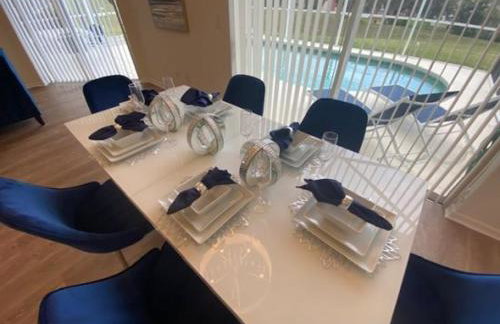 556 Gorgeous home with Pool and Spa Not Overlooked at Back 3 Bedrooms and 2 Full Bathrooms - Foto 28