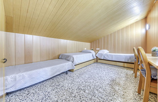 Beautiful Apartment With View - Photo 8