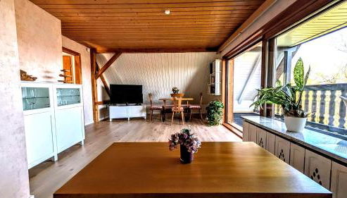 Wohnung am Wald in ruhiger Siedlung Panoramafenster zum höchsten Kunstwerk der Welt 5 Min zur Autobahn oder Zentrum - Foto 2