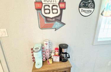 Route 66 Pop Stop-Minutes to Main St - Foto 11