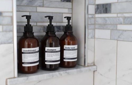 3BR/2.5 BA Townhouse |Downtown Salem w/Parking - Foto 48