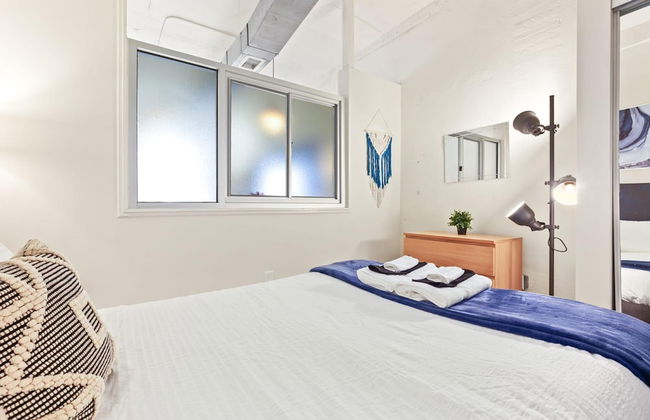 City Center Apartment, Walk Everywhere, Wifi - Photo 13