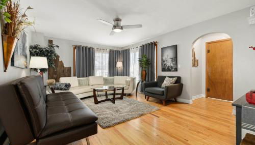 Spacious Family Home with Garage Game Room and Office! - Foto 4