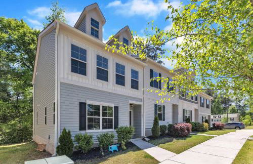 4BR Townhouse King Bed 2-Story Near NC State - Foto 41
