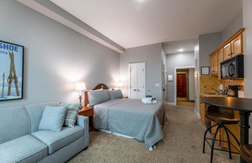 Snowshoe Village Ski-in - Ski-out Condo w Hot Tub - Foto 22