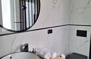 Nowoczesny wypoczynek - dom blisko jeziora i lasu - Foto 15