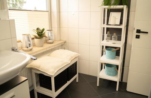 Lichtdurchflutende Wohnoase-Kamin-ruhig-kostenloser Parkplatz- 24-7 Self Check-in, bis zu 5 Personen, sehr geräumig - Photo 31