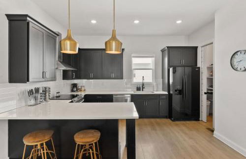 Upscale Townhome 3 miles to Downtown with 2 Car Garage - Foto 3