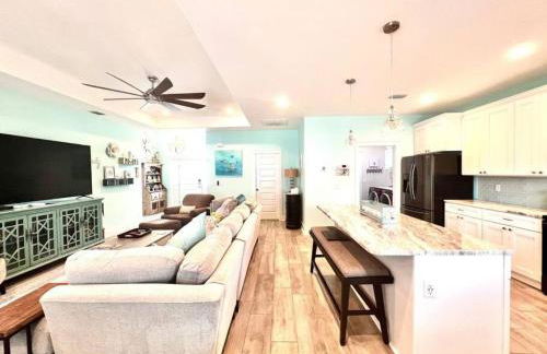 2 Fins Up, Beach Home, Private Pool , Golf Cart, 6 beds - Foto 50