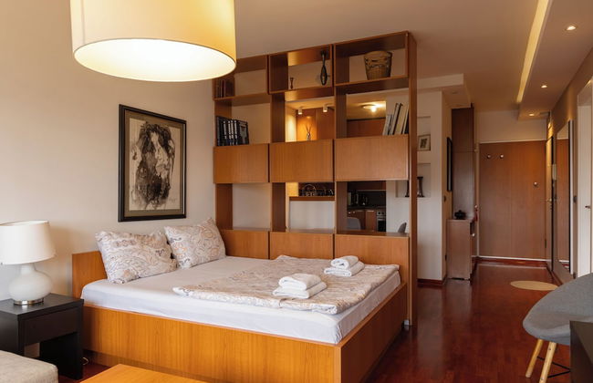 Central Park Apartments - Photo 15