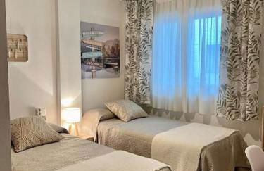 La Bodega del Mar - Luminoso y céntrico apto con piscina en verano y parking - Foto 38