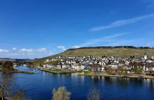 Elegant Apartment with Direct River View, Balcony and Parking in Bernkastel-Kues - Photo 57