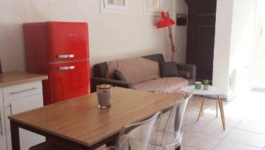 Escapade Parfaite Terrasse ensoleillée Piscine & Parking - Foto 4