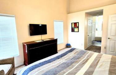 Joyful and Bright 4 Bedroom 3 Bathroom Pool Home - Foto 42