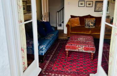 Amazing Large House, Lovely Newly Fitted Kitchen, Sleeps 8 , Nice Views and Garden, Plus a Beach Hut that is Located on Lyme Regis Beach - Photo 9