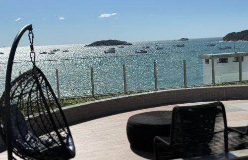 Piscinas de borda infinita e piscina interna aquecida com vistas deslumbrantes para o mar dos Ingleses, a 50 metros de altura - Foto 2