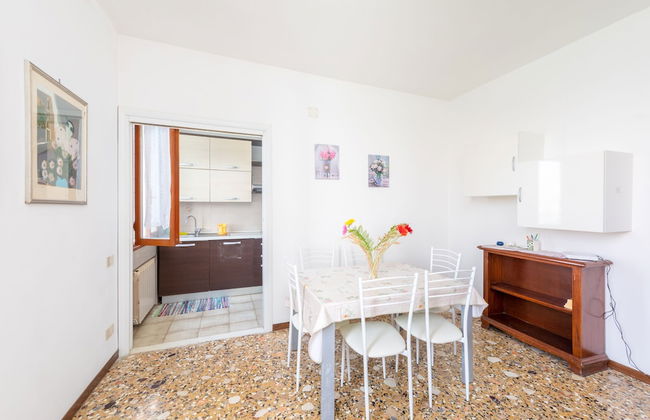 Lovely Canal View - Photo 15