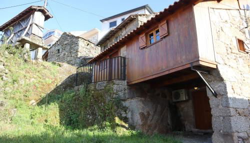 Comfortable Rural Cottage in Ancient Village in the Douro Region - Photo 3