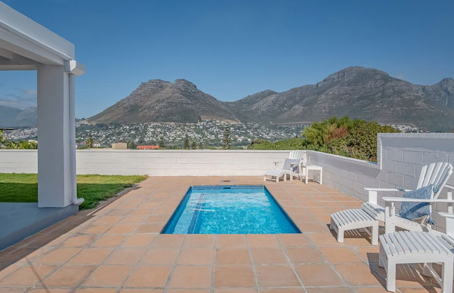 Unwind in Coastal Charm at Villa Santorini - Photo 22