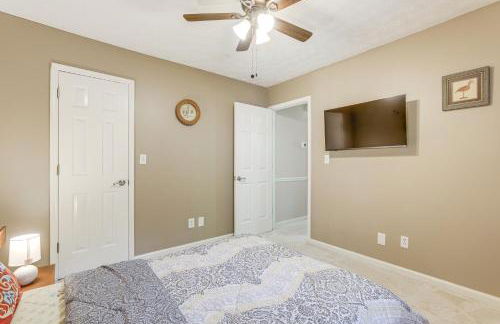 6 Mi to Stone Mountain Park Home with Deck! - Foto 24