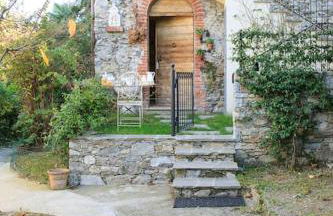 Medieval Stone Retreat with Lake Views - Foto 16