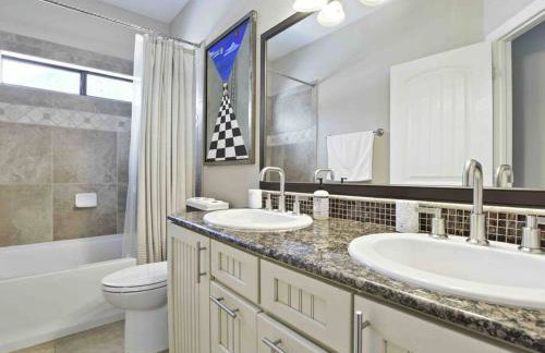 2 Homes-16 Guests-POOL-ARCADe-Large Backyard-Grill - Foto 23