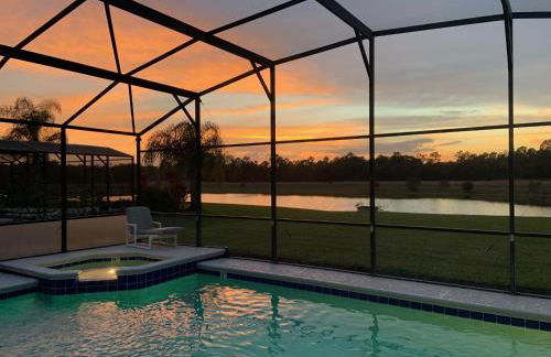 652- Spacious 5-Bedroom Villa with Pool, Spa & Scenic Lake Views - Foto 25