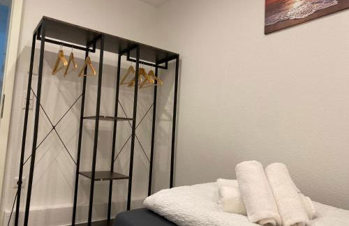 STN Apartment Suite - Ferienwohnung mit 2 Schlafzimmer & Parkplatz, Highspeed WLAN, Fußbodenheizung & Netflix Premium, Zentral zu Audi & Schwarz Gruppe - Foto 24