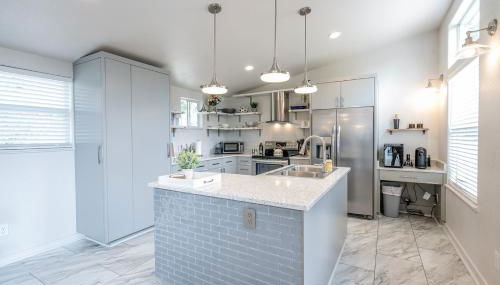 Serene Hill Country Home w/ Romantic Garden Escape - Foto 3, stove, minibar