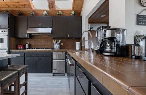 Relax and Rejuvenate- Lafayette Treehouse with Cave Spa, Waterfall, and Incredible Views - Foto 14