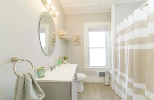 King Bed Downtown Suite Port City Stays - Foto 9