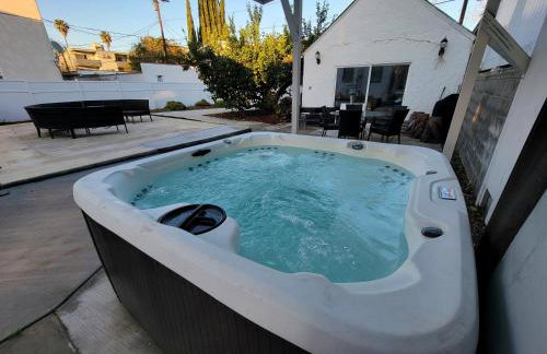 Spacious 5BR Private Home 5 minutes to Rodeo Drive with Hot Tub Spacious Backyard Parking - Foto 3