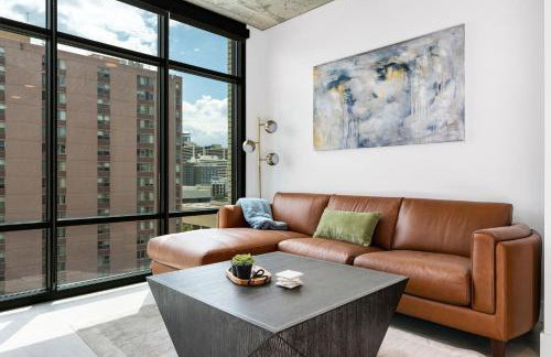 Exceptional 1BD BA-PoolHotTubGymParking- Downtown! - Foto 14