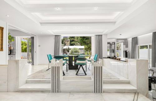 Luxury Villa with Pool, BBQ & Garden in Vouliagmeni - Foto 16