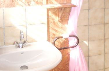 Chalet charmant à Saint-Gérons avec piscine partagée - Photo 13