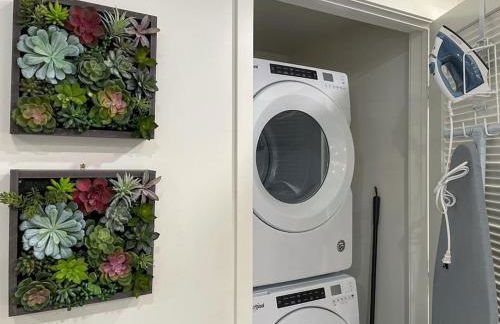 Bright Top Floor-Elevator-Walk Downtown-Laundry - Foto 19