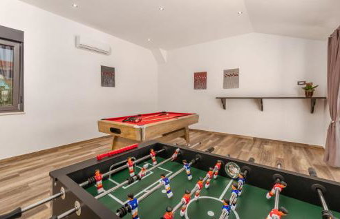 A lovely poolside villa in Krnica ideal for family - Foto 23