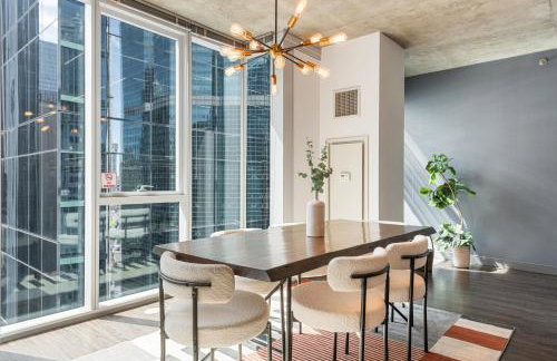 Linea Luxury Living with Indoor Pool and Rooftop Views in The Loop - Photo 39