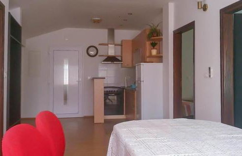 Awesome Apartment In Rogotin-Ploce - Photo 4