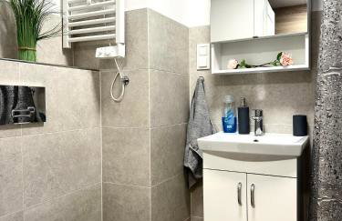 Zarembowicza Apt 37 - Self Check-In 20h - Parking &Lift - Foto 12