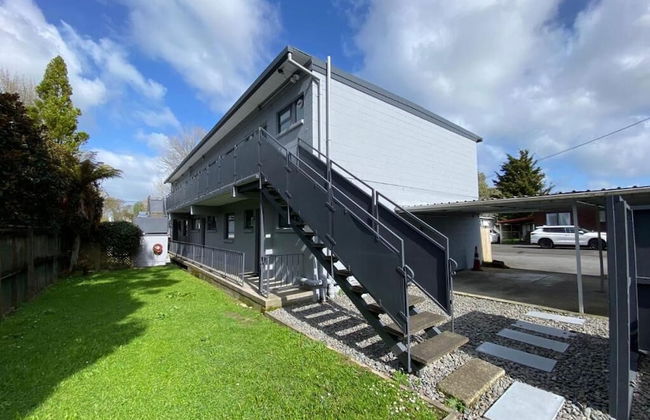 Stanley Apartments - Photo 1