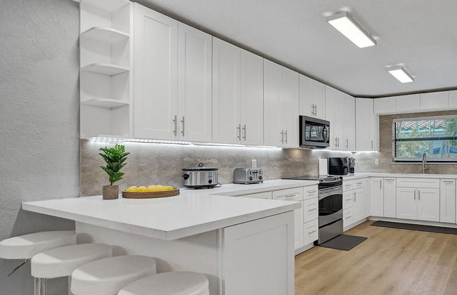 Modern Chic 7-BR with Pool & Gameroom - Foto 21