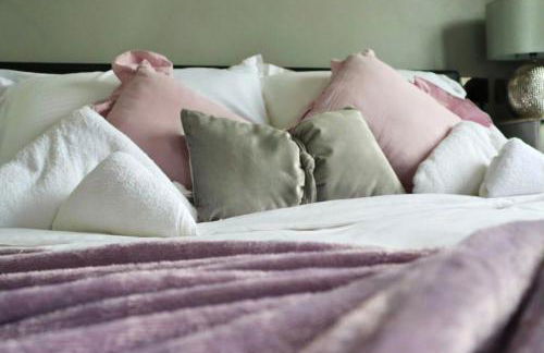 Heathrow Modern House with Parking & Fast WiFi - Foto 27