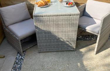 The Cwtch,Self Contained Coastal Annex Freshwater - Photo 18