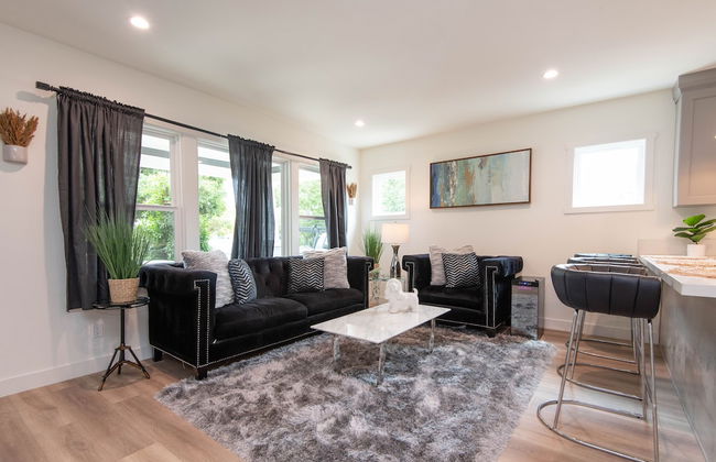 Epic House Near Griffith Observatory - Photo 24