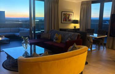 Stunning and central three bedroom Penthouse with roof terrace - Photo 2