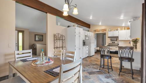 Serene Riverside Retreat home - Foto 3